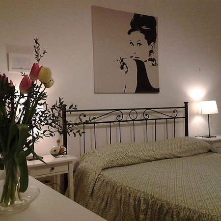 B&B Trastevere In Bed Рим Номер фото